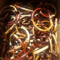 95 Tibet authentic Shannan chicken blood vine Yin Yang rattan bracelet Mandarin duck vine bracelet finished currency hand circumference random