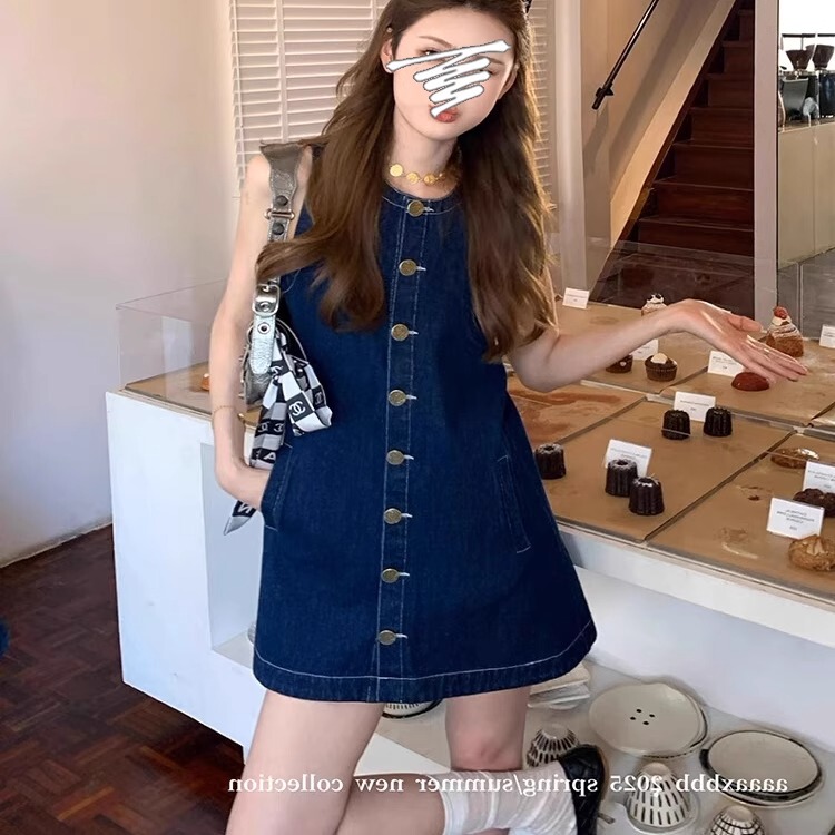 2025 New Summer Super Popular Denim Vest Dress Single-Breasted Retro Fashionable Slightly Cinched Waist Sleeveless Dress for Women 2025 New Summer Super Popular Denim Vest Dress Single-Breasted Retro Fashionable Slightly Cinched Waist Sleeveless Dress for Women