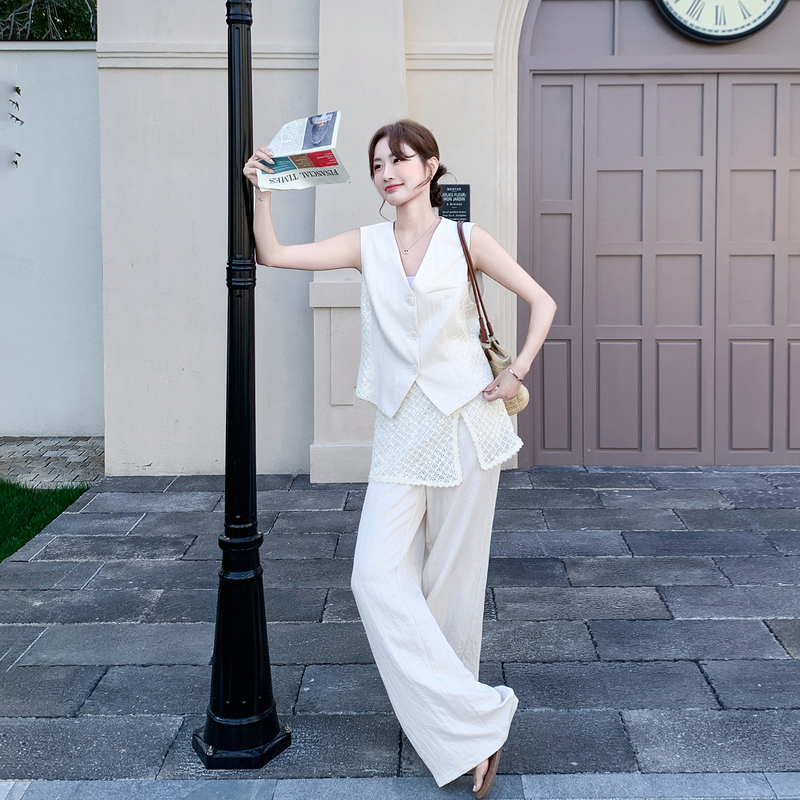 This Year's Trendy White Stylish Vest Set for Women, Summer 2026 New Style, Two-Piece Set with Wide-Leg Pants