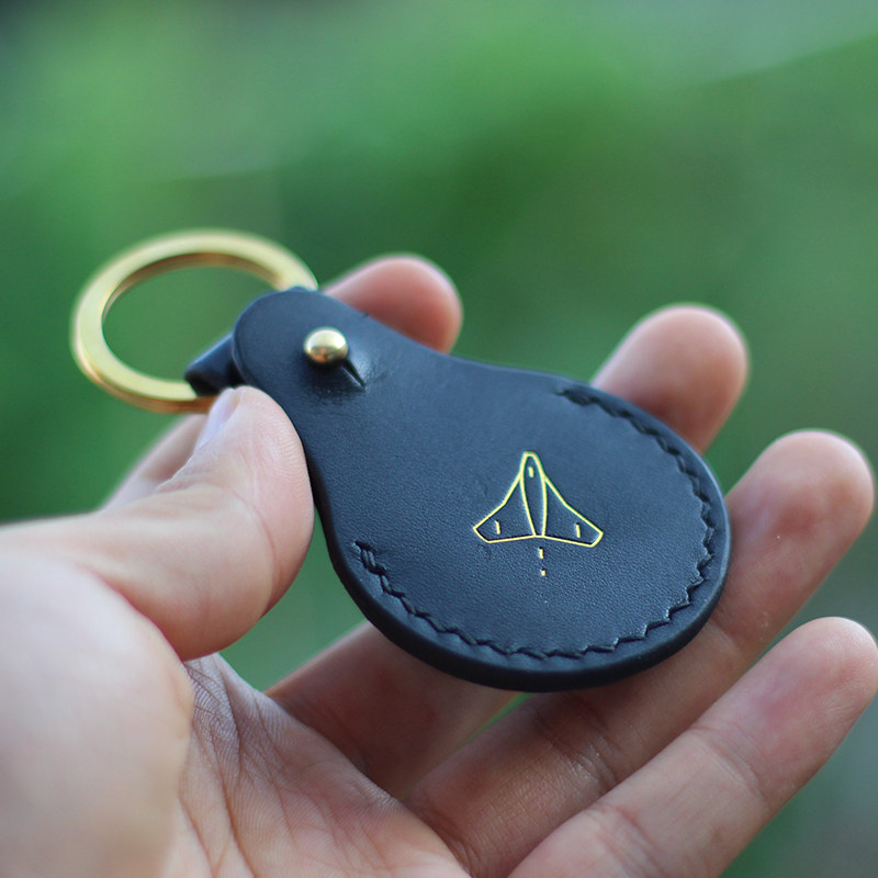 Original Retro Handmade Genuine Leather Key Buckle Airtag Protective Sleeve Drop Door Forbidden Card Sensing Cover Bull Leather Bronzing Lettering