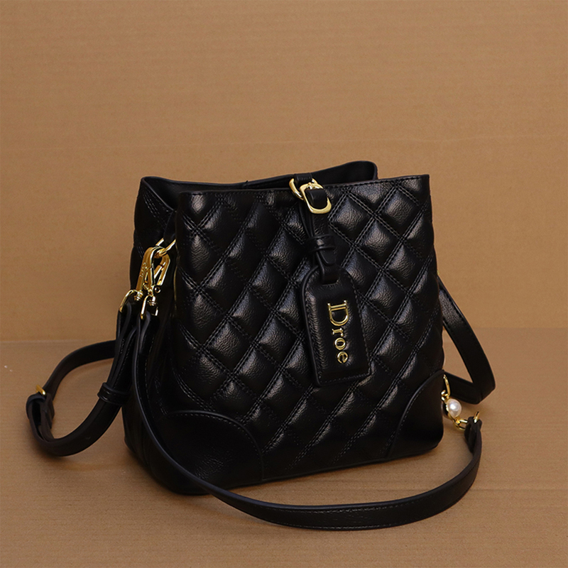Light Luxury Black Chain Quilted Bucket Bag for Women, Large Capacity, High-End Fashion Handbag, Crossbody Bag, Shoulder Bag