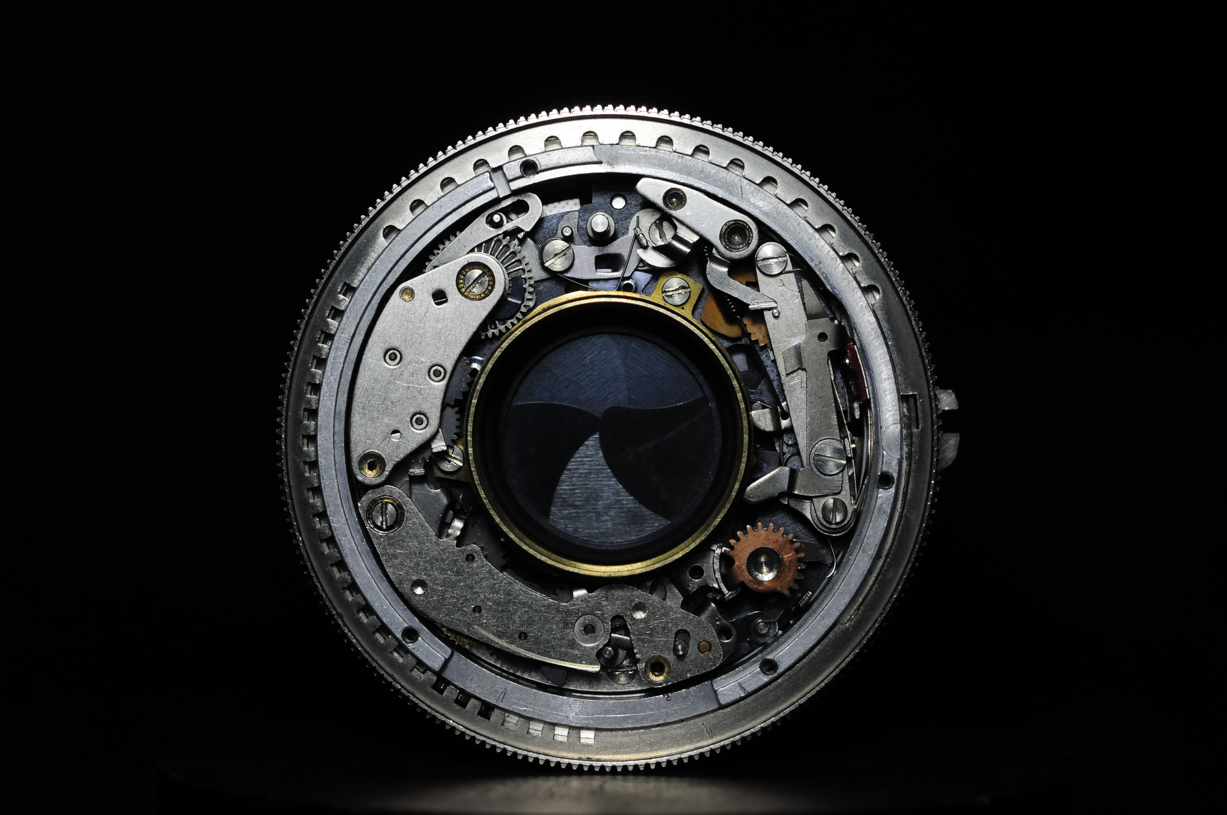 Medium frame film camera maintenance full mechanical old lens shutter repair large format aperture blade