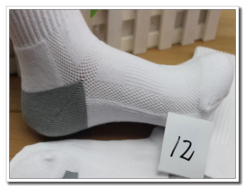 Cotton bóng chuyền bóng chuyền cầu lông thể thao vớ khăn dưới cùng trong ống ngắn màu trắng tinh khiết vớ bóng rổ màu đen - Vớ thể thao tất thể thao chạy bộ