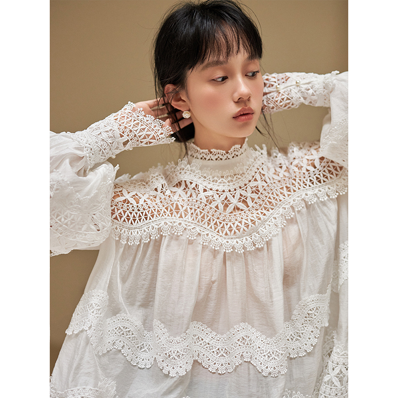 2026 Early Spring High-End Niche Design Water-Soluble Lace Hollow White Shirt French Embroidery Top
