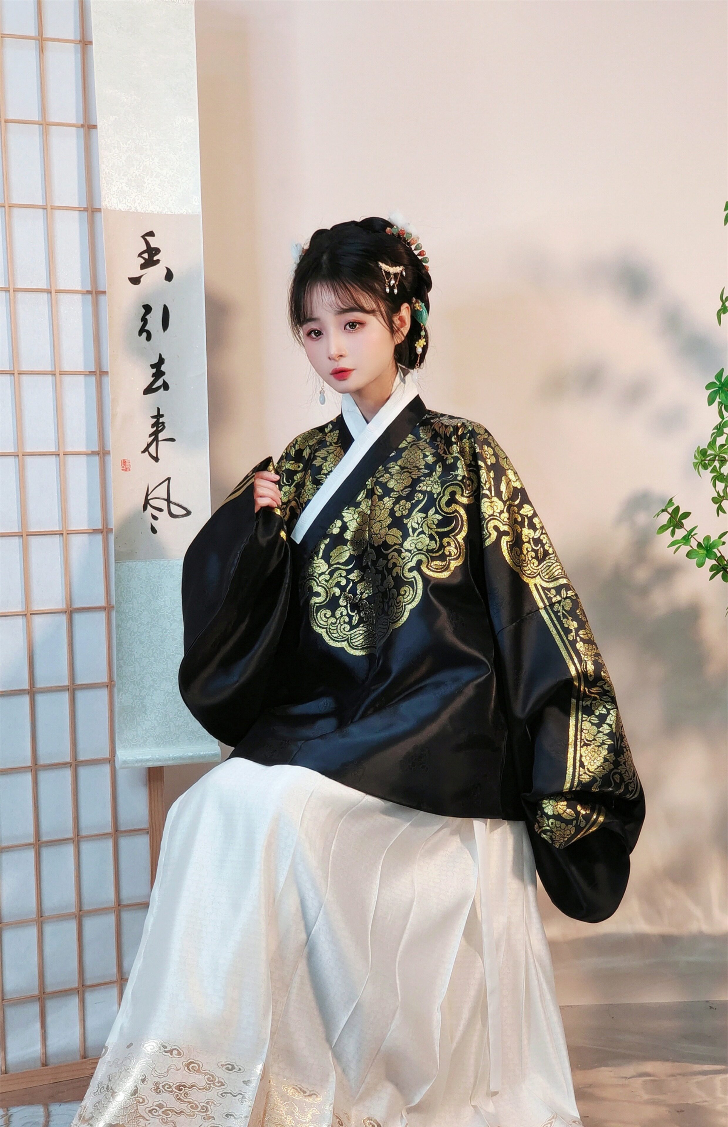 Китайцы одежда наборы 南山韵味富贵同春交领琵琶袖短袄马面裙织金纱明制套装现货春款女