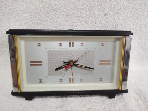 Early horseshoe bell transistor battery alarm clock nostalgia old-fashioned object associated with diamond pigeon 35
