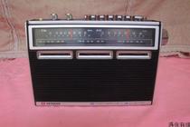Normal and easy to use Japan-made Hitachi KH-1055 transistor radio phonograph associated with Panasonic Sony Toshiba