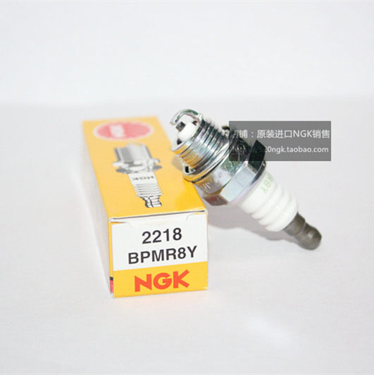 Two stroke oil saw engine imported NGK spark plug BPMR8Y corresponds BPM8Y BPM8Y WSR5F L7T