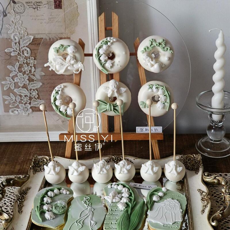 White and Green Korean-Style Lily of the Valley Donut Lollipop Fondant Frosting Cookie Cake Wedding Dessert Display Table Finished Product
