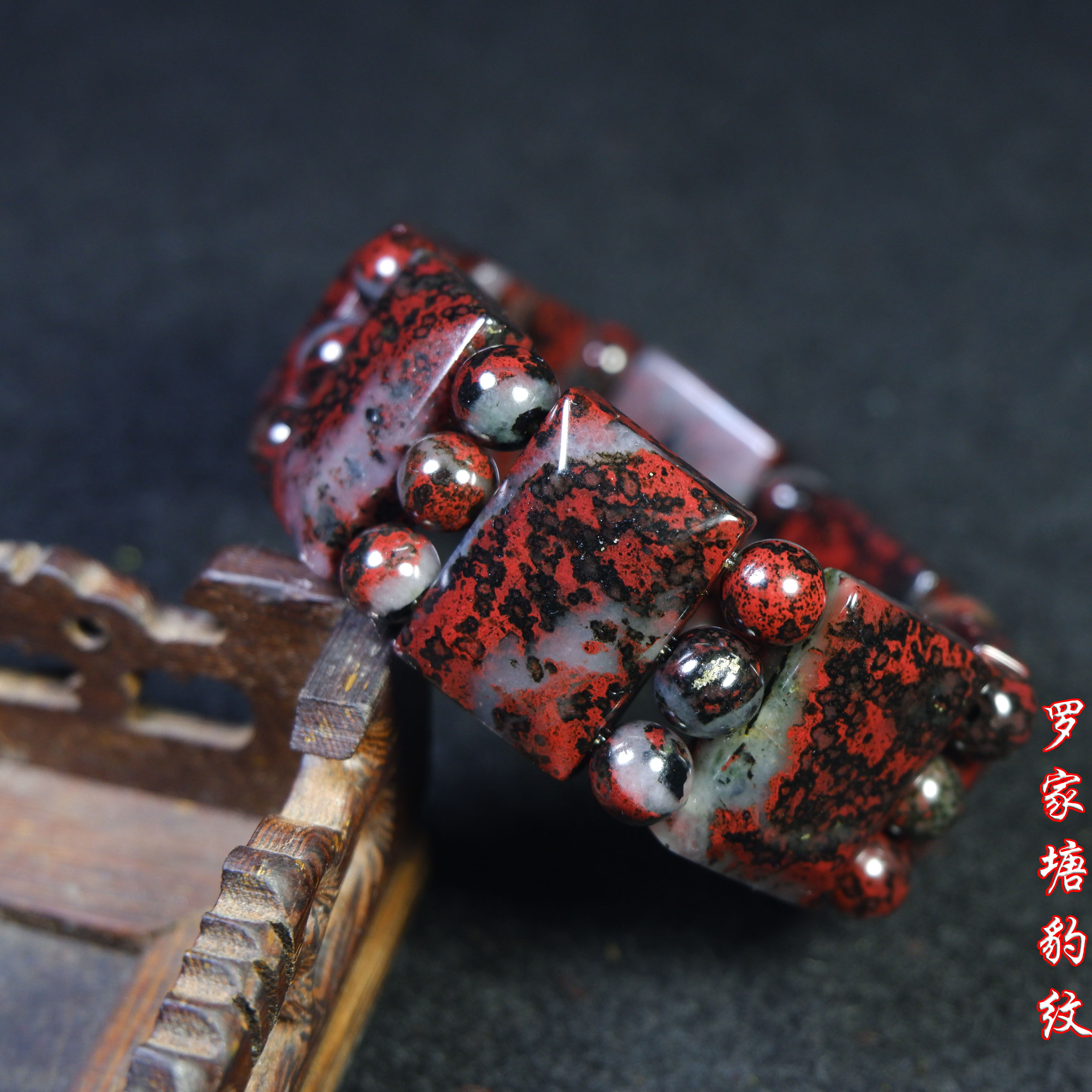 Guilin Chicken Blood Jade Hand Strings Hand Condensed Rookang Pond Fish Subfrozen Bottom BAO WEN Tank Chain Hand Card Ping An Buddha Pearl Hand Card