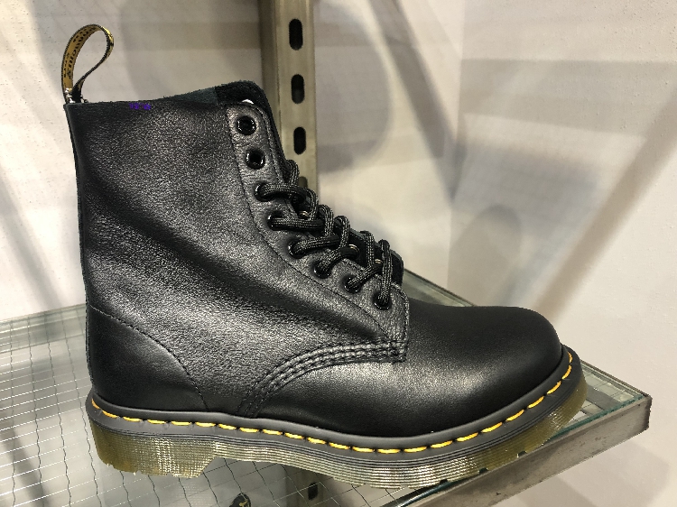 13512006 dr martens