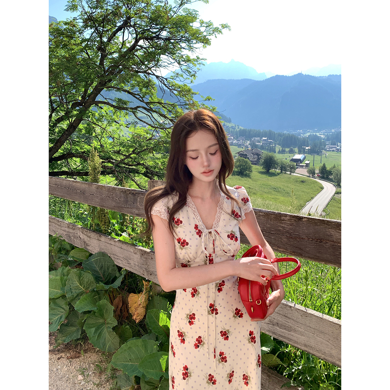 Ashy Snow Windsor Rose French Print V-Neck Lace Bias-Cut Short-Sleeved Long Satin Waist-Cinching Dress Ashy Snow Windsor Rose French Print V-Neck Lace Bias-Cut Short-Sleeved Long Satin Waist-Cinching Dress