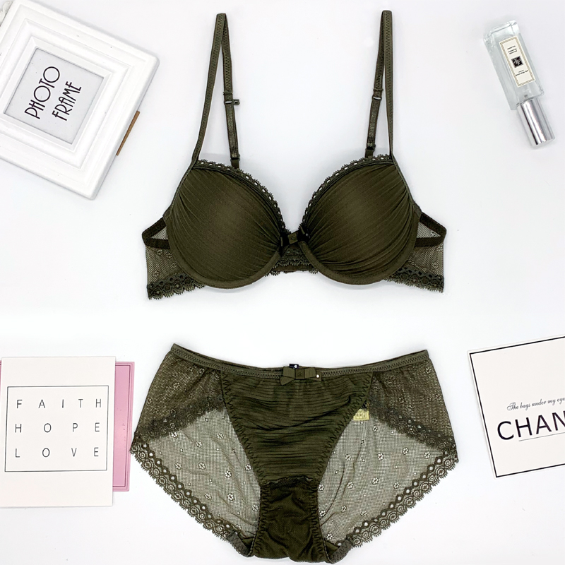 2020 Autumn and Winter la lingerie women's sexy double breasted underwear underwear set 3 4 beautiful back Korean bra