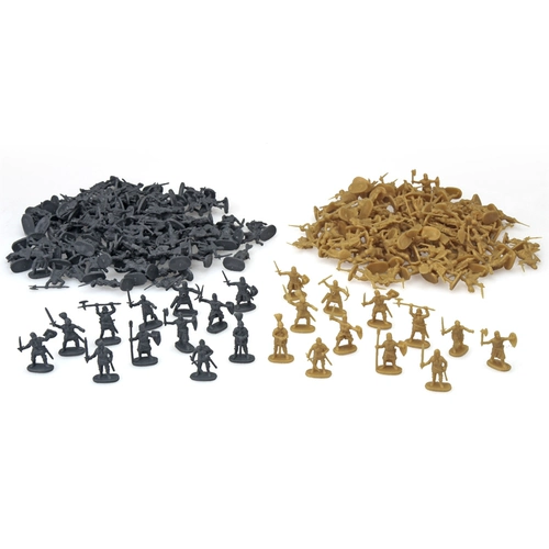 200 древних солдат сражаются