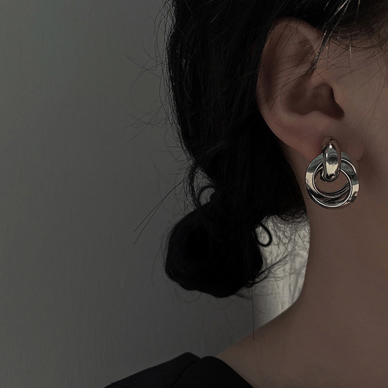 European and American metal temperament rings without heavy sense of ear needles women's simple and small ins cold wind wild earrings net red section