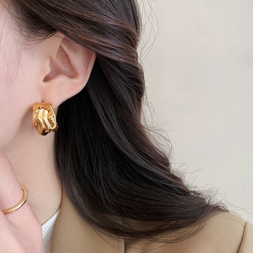 Ретро золотые дизайнерские серьги, серебро 925 пробы, легкий роскошный стиль, тренд сезона, городской стиль