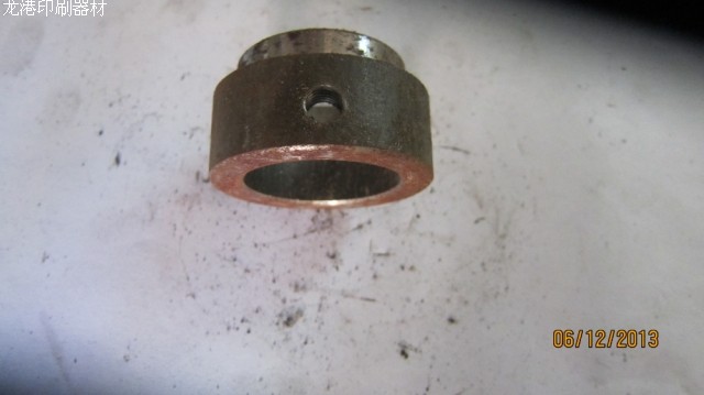 Protective sleeve for printing rubber roller shaft