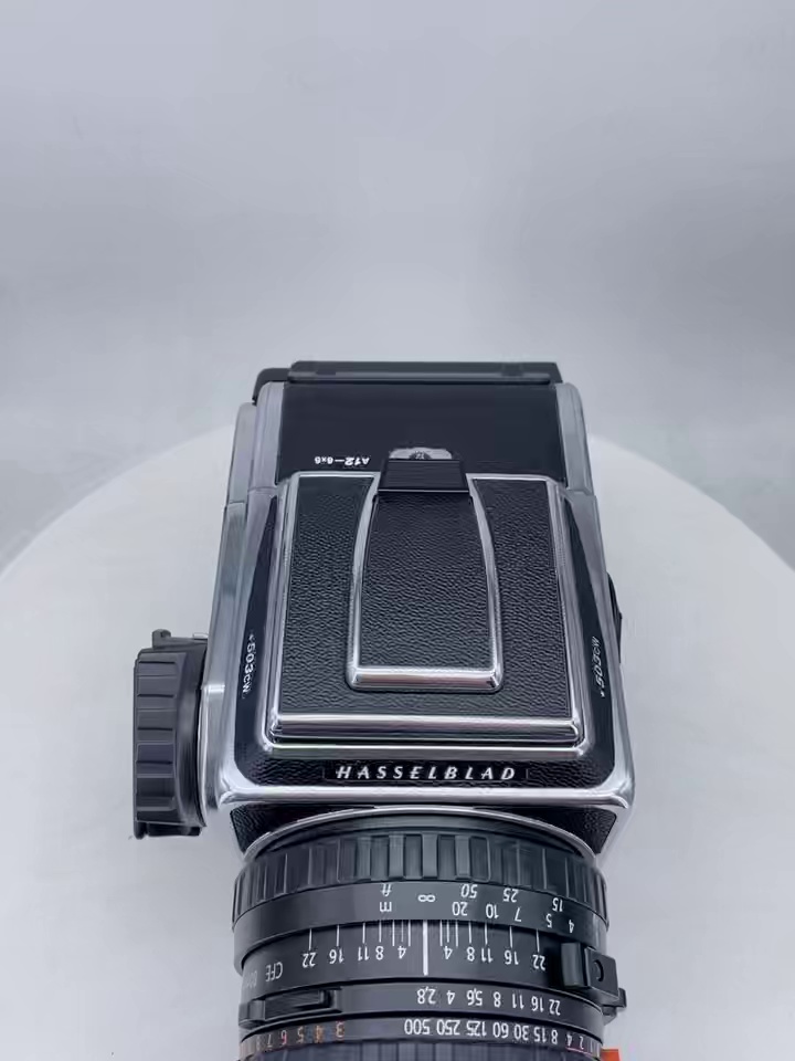 哈苏503CW经典复刻。99新配80mm/f2.8 T*镜头，摄影发烧友狂喜