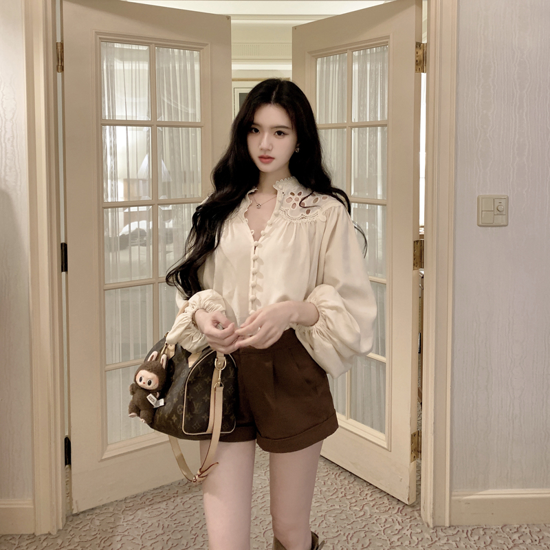 Famouswang New Autumn Collection Liu Yifei Palace Style Heavy Lace Hollow Embroidery Shirt Top Famouswang New Autumn Collection Liu Yifei Palace Style Heavy Lace Hollow Embroidery Shirt Top