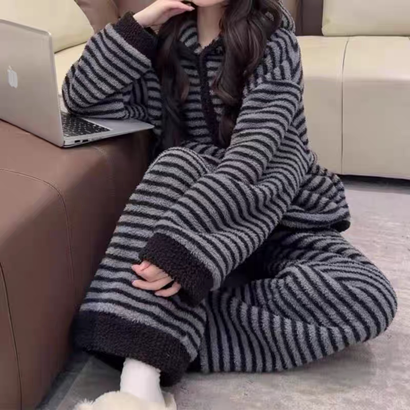 Coral Velvet Pajamas for Women Winter 2025 New Thickeneded Fleece-Lined Flannel Stripesd Hooded Loose Casual Home Wear Coral Velvet Pajamas for Women Winter 2025 New Thickeneded Fleece-Lined Flannel Stripesd Hooded Loose Casual Home Wear