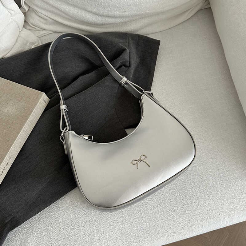 High-End Trendy Small Bag for Women 2024 New Popular Versatile Shoulder Bag Fashionable Underarm Saddle Bag Small Tote Bag