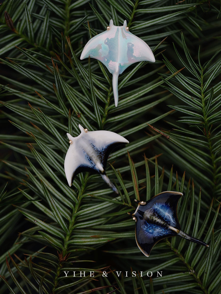 YIHE original design of the personality of the small crowd of marine ceramic coat bra needle gift