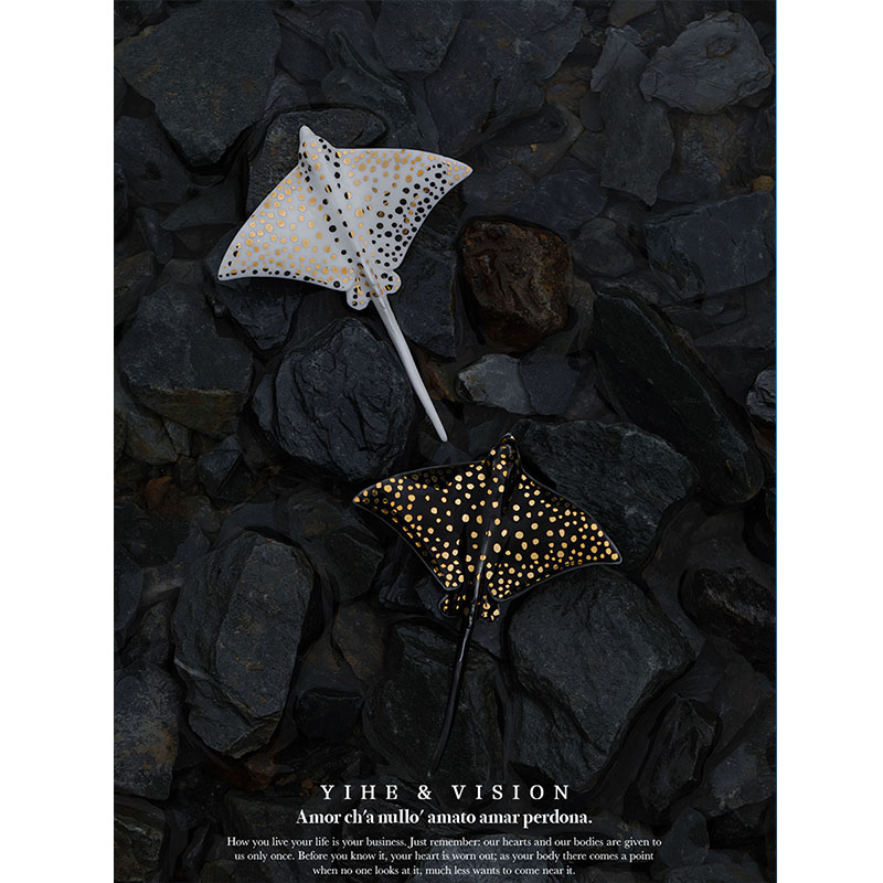 YIHE original design spotted eagle ray literary niche marine life black and white couple hand-painted ceramic brooch