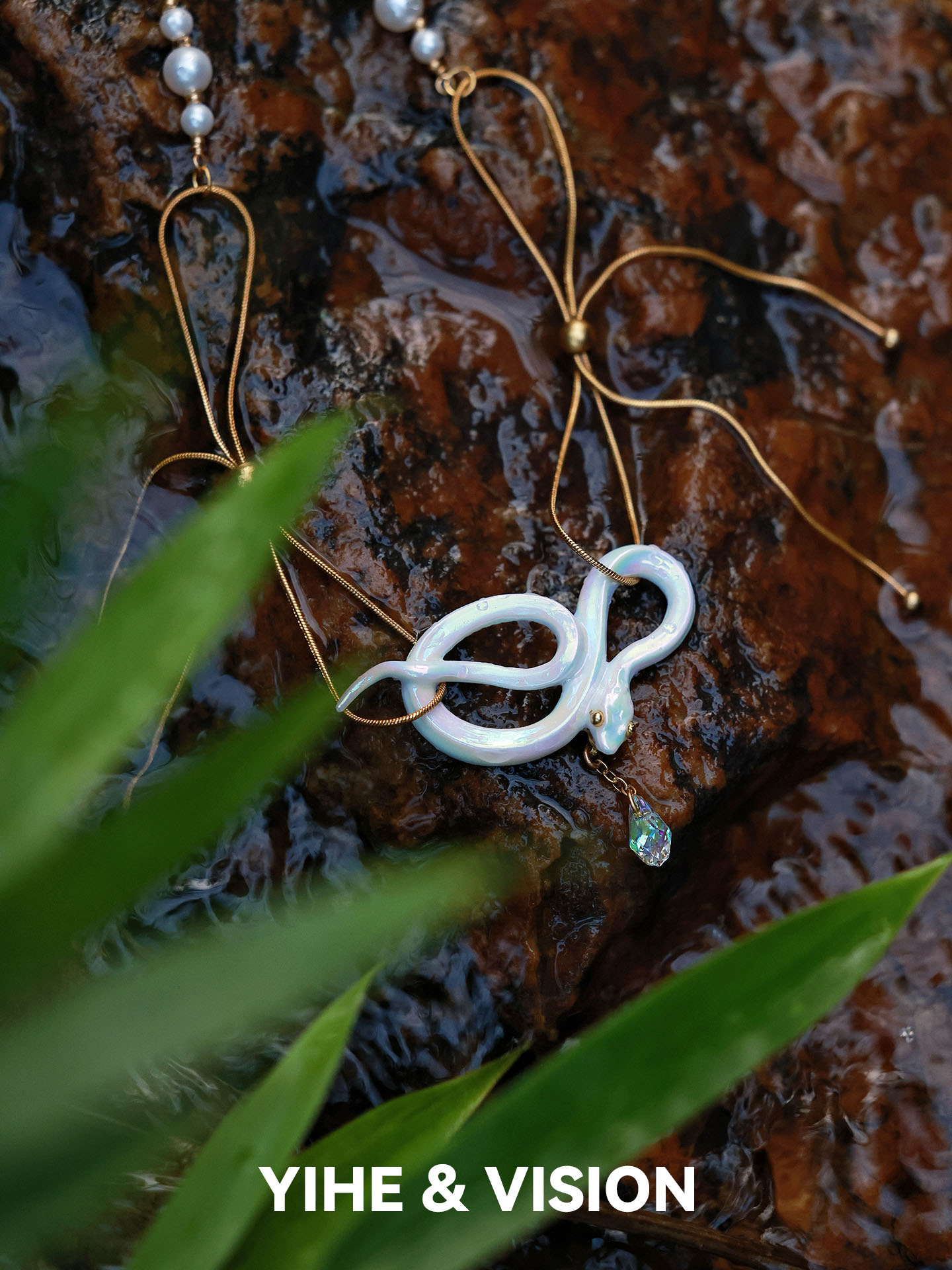 YIHE original design floating white snake Jingdezhen new Chinese style white snake colorful light ceramic necklace