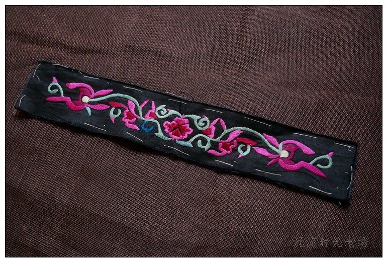 Precipitation time Miao embroidery piece Handmade old embroidery piece Silk thread small embroidery strip 39*7cm 4-83
