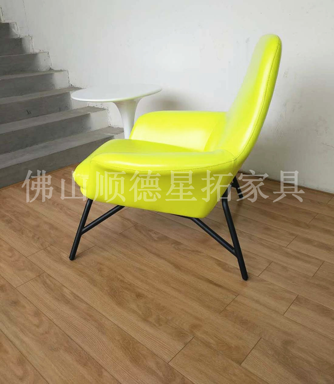 Đơn giản phòng khách hiện đại ghế sofa da Bắc Âu duy nhất thiết kế nội thất thời trang sáng tạo ban công phòng chờ ghế