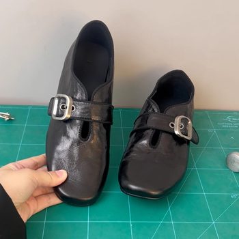 Slip-on sheepskin retro belt buckle loafers