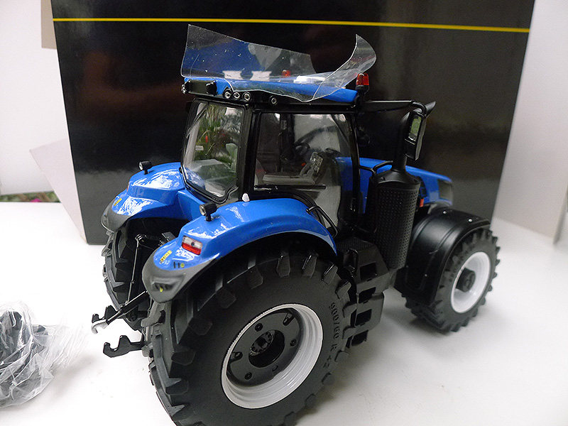 1/32 New Holland T8.435 Blue Tractor Model RARE | eBay