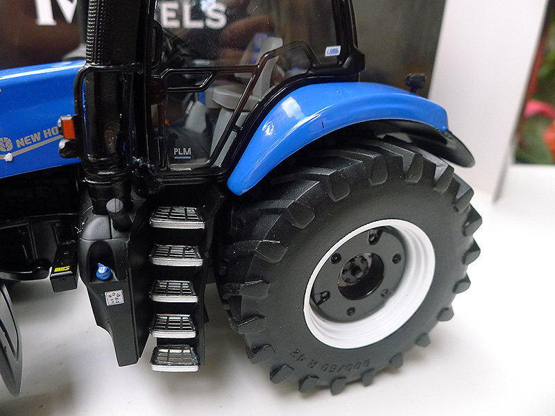 1/32 New Holland T8.435 Blue Tractor Model RARE | eBay