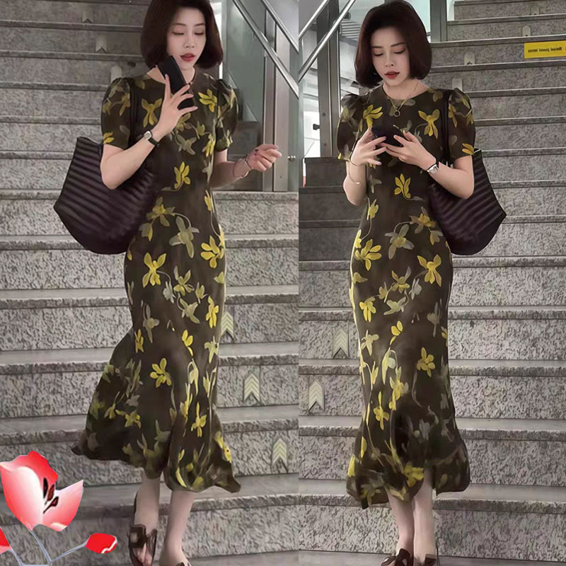 Fashionable Printed Plus-Size Women's Clothing, Long Printed Dress for Parties and Vacations, New Summer Dress That Hides the Figure