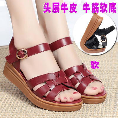 Middle-aged and elderly mothers' sandals, women's summer leather soft-soled and thick-soled women's shoes, wedge heel shoes for the elderly, red cool leather shoes