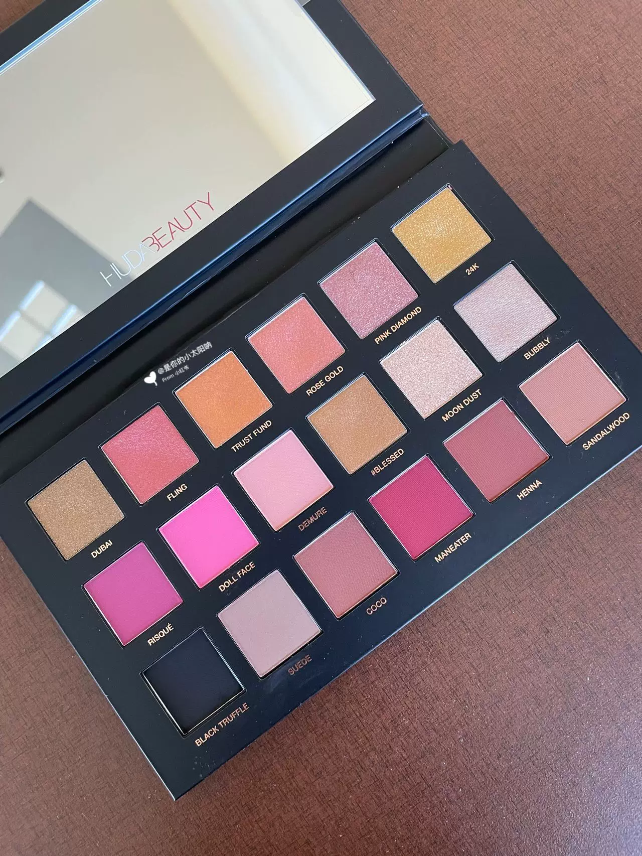 Палетка теней для век HudaBeauty 18 оттенков, розово-золотистый Desert Rose Gold, второе поколение, полуперламутровая светлая и полуматовая, повседневный вариант
