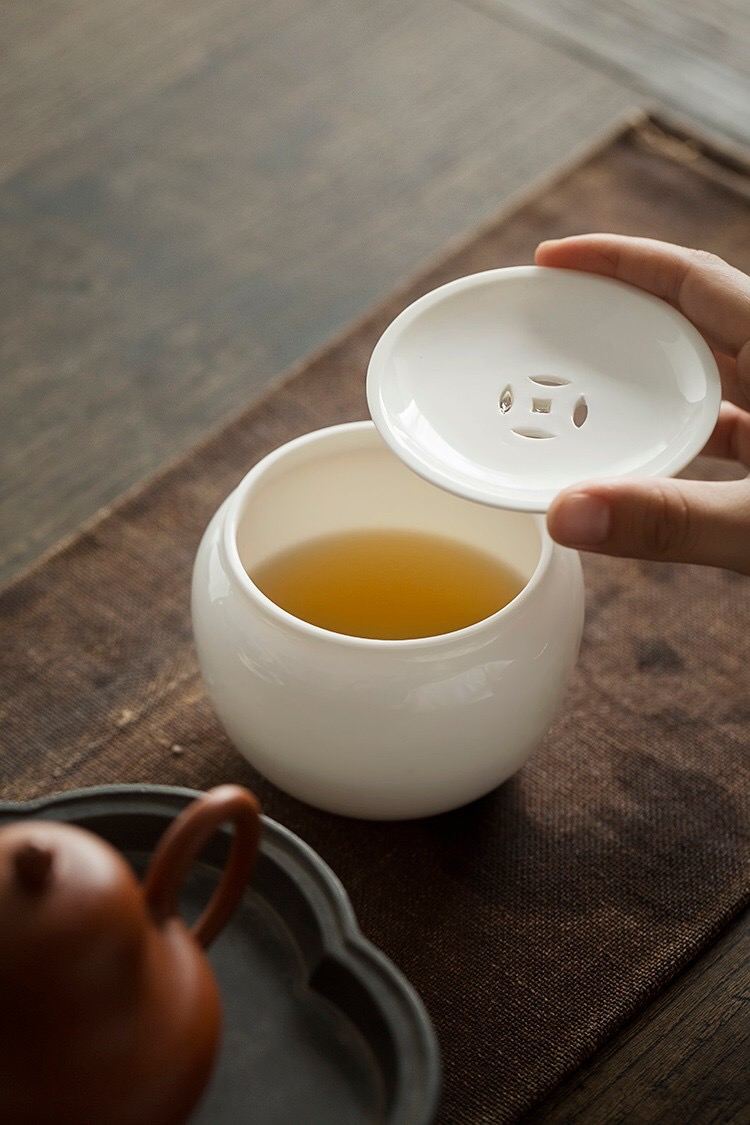 Dehua white porcelain tea to wash to the writing brush washer from home water jar is Japanese zen tea taking with zero kung fu tea accessories trumpet with cover