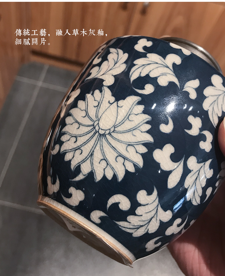 Jingdezhen ceramic tea pot seal moisture small household receives deposit tea store POTS with cover tea container