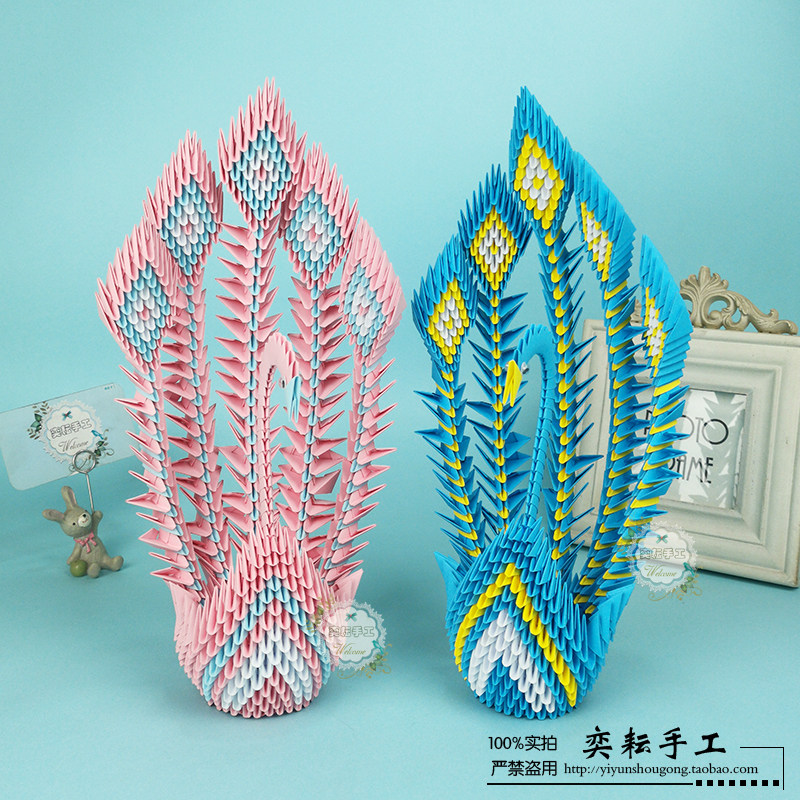Yiyun students parent-child winter vacation manual homework three-dimensional entry exhibition works peacock triangle insert origami material package