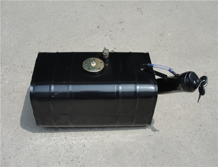 Fukuda Five Star Three-wheeled Locomotive tank semi-closed with cab-type self-suction tank