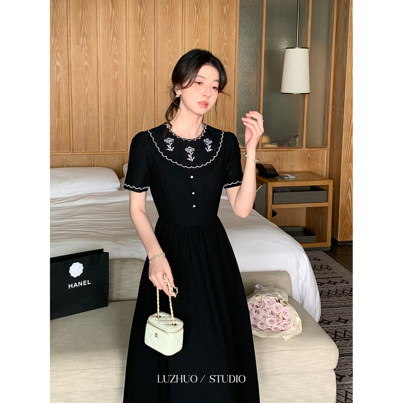 Aunt Lu and Uncle Zhuo's'Nali Hua Ya' French-Style Black Vintage Embroidered Dress for Women, Summer Waist-Cinching Dress