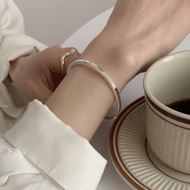 Minimalist Ins-Style Bracelet for Women, Plain Ring, 2026 New Model, Light Luxury, Niche, Exquisite, Friendship and Couple Jewelry Minimalist Ins-Style Bracelet for Women, Plain Ring, 2026 New Model, Light Luxury, Niche, Exquisite, Friendship and Couple Jewelry