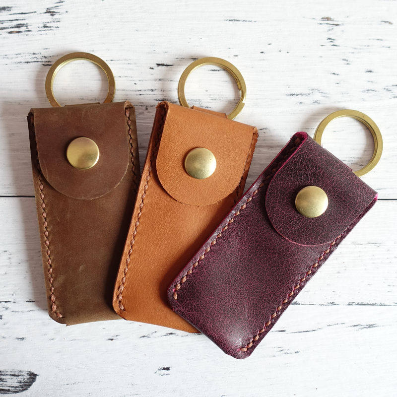 Real leather digital U disc U shield plus close dog nail clippers leather jacket head layer cow leather protective sleeve protective bag containing sleeve new