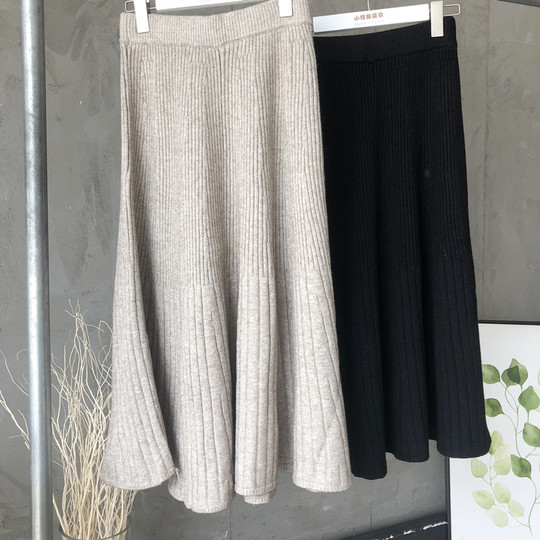 Thickened wool knitted skirt for women, autumn and winter mid-length elegant retro versatile design A-line large hem umbrella skirt