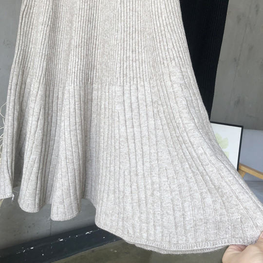 Thickened wool knitted skirt for women, autumn and winter mid-length elegant retro versatile design A-line large hem umbrella skirt
