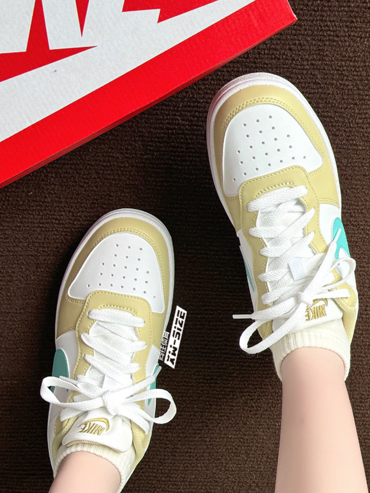 обувь на тонкой подошве ( для скейтборда ) 向往体育nike耐克court新款春夏女子小dunk小空军板鞋 hv1804-121