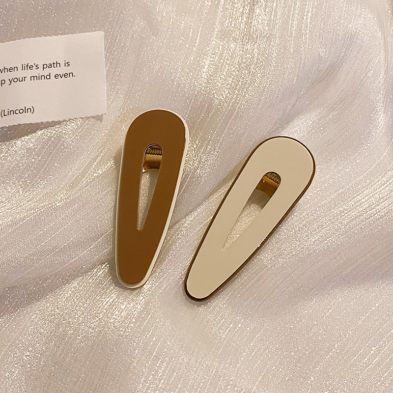 images 29:The small hair clip with the cute hair card on the side of the woman. The duck mouth is simple and exquisite Liu Hai's headdress card