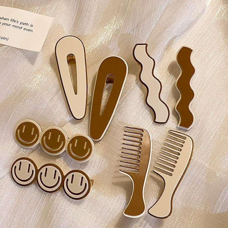 images 14:The small hair clip with the cute hair card on the side of the woman. The duck mouth is simple and exquisite Liu Hai's headdress card