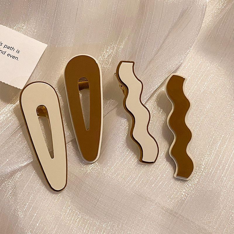 images 33:The small hair clip with the cute hair card on the side of the woman. The duck mouth is simple and exquisite Liu Hai's headdress card