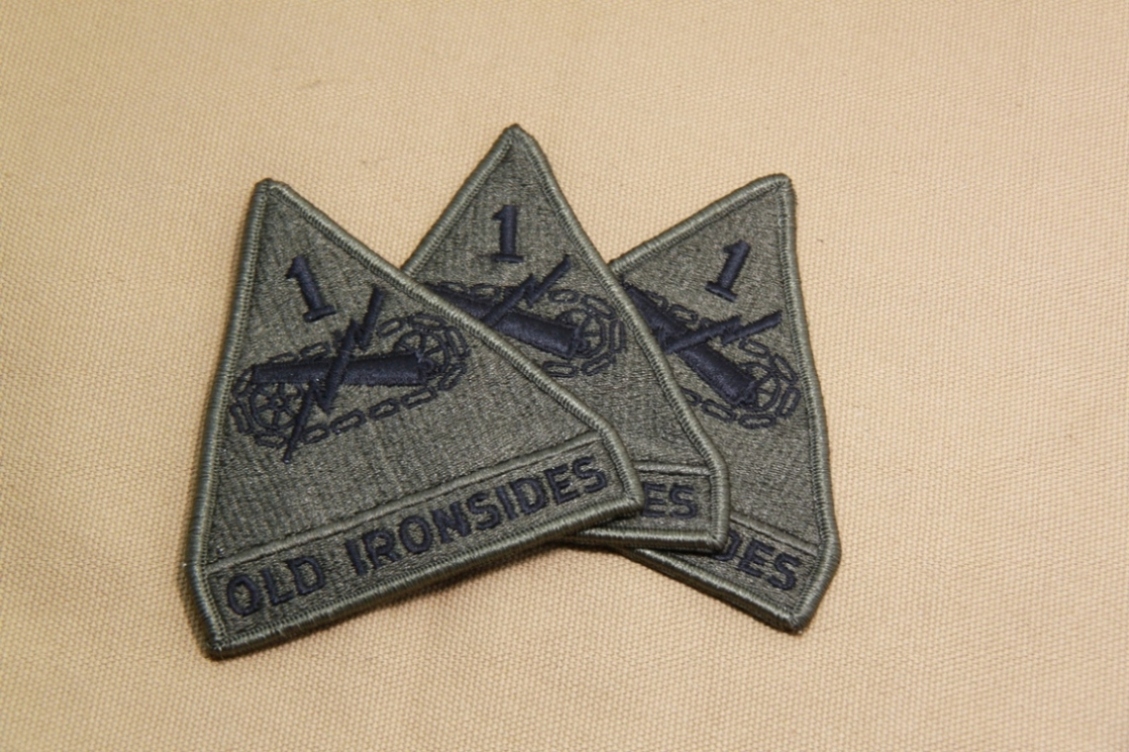 Brand new Beauty Original Embroidery Arm Badge: 1 Armored Division